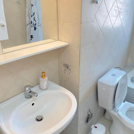 Apartment Centre *